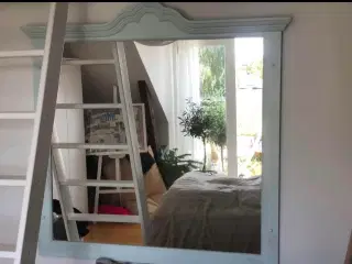 Vintage træ vægspejl i smuk pastelblå farve