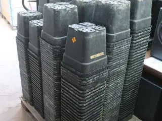 Ca. 400 stk. plastik potter