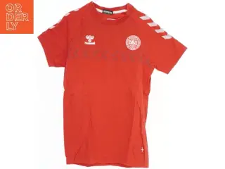 Rød T-shirt med DBU logo fra Hummel (str. 164)