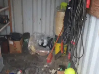 Ledninger, skruer, søm m.m.