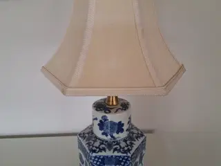 Bordlampe 6 kantet ældre med japanske motiver. 