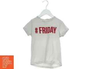 Hvid T-shirt med &#39;FRIDAY&#39; tryk fra Name It (str. 128)