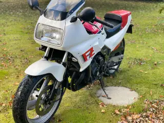 Yamaha FZ 750
