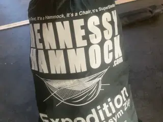 Hennessy expedition asym zip