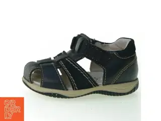 Sandaler fra Flexible (str. 24)