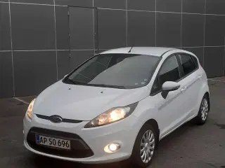 Flot Ford Fiesta Årg.2012' Benzin..