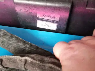 En svejser til isolering af ventilationsanlæg 