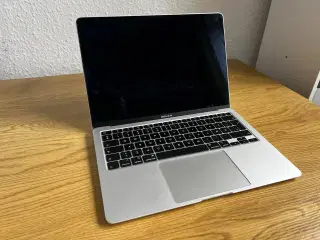 MacBook Air 2020 Intel – Defekt Skærm, Ellers Perf