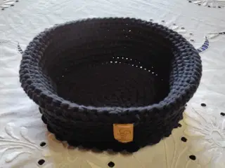 Smuk hæklet brødkurv - Ø ca 21 cm - ny og ubrugt 