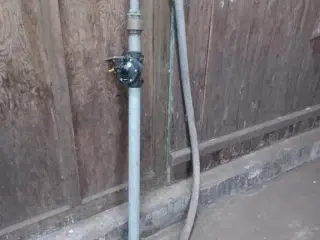 - - - Lovlig påfyldning tilslutning til markvandingsanlæg  med 2 tommer kontraventil til påfyldning af sprøjte