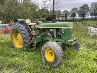 John Deere 2130