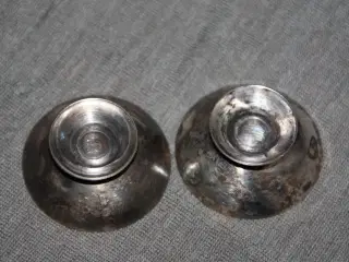 2 saltkar sølvplet med emalje Ø: 4,8 cm. H: 2,0 cm