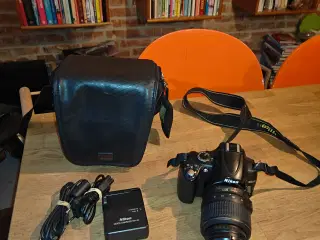 Nikon D5000 16gb ram 18-55mm VR objektiv og flipsk