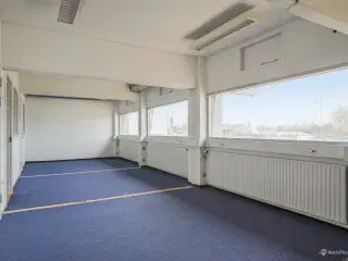 Fleksibelt kontorlejemål på 355 m² med egen indgang i Albertslund