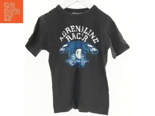 T-shirt med racertryk fra Entry (str. 104)