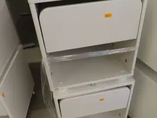 2 stk. Skuffemodul/sengebord, det en på hjul