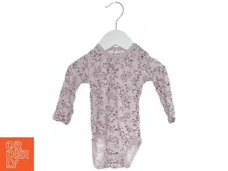Langærmet blomsterbody til baby fra Hust & Claire (str. 62)