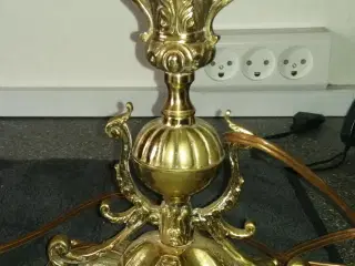 TUNG MESSING BORDLAMPE, ROKOKO STIL I FLOT STAND