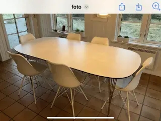 Hvidt Spisebord med 6 stole