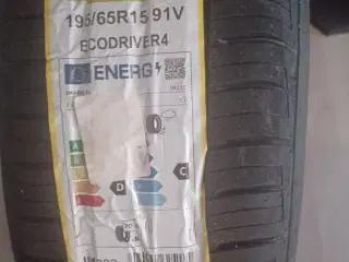 Komplet hjulsæt + alt udstyr: 4 stk. dæk på stålfæ