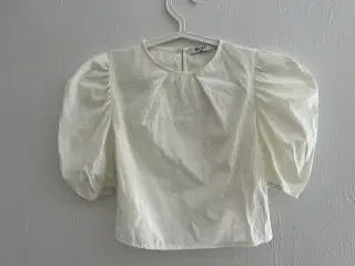 Råhvid NA-KD top med puffede ærmer str. 36