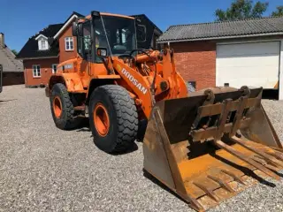 Doosan DL 200