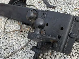 Toyota Hilux anhængertræk 