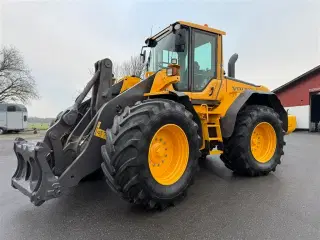 Volvo L 120 F EKSTREM FLOT OG NYE DÆK!