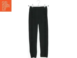 Sorte bukser med flæsedetaljer fra Irma (str. 134)