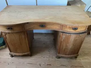 Skrivebord i eg
