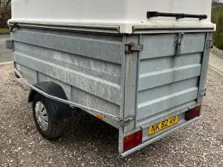 Kraftig trailer med hardtop