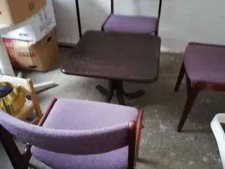 Sofabord og 3 stole