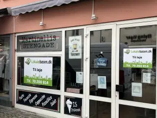 ATTRAKTIVT GÅGADELOKALE – 53 m² MED UDENDØRS SERVERING