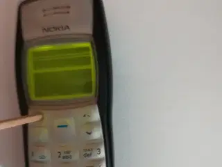 Nokia 1100 - Language menu: English and Cyrillic 