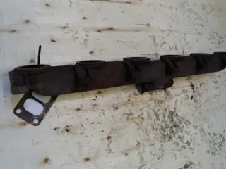 Ford 675TA Udstødningsmanifold 82850578