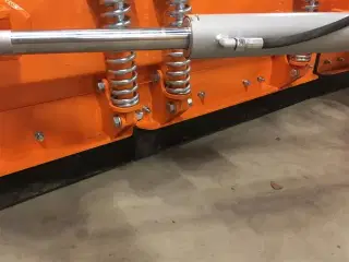 - - - J-Maskiner Kombiplov 400