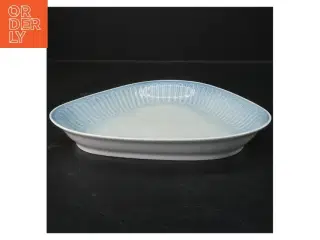 Trekantet porcelænsfad fra Royal Copenhagen (str. 23,5 cm)