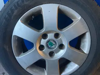 Alufælge med dæk