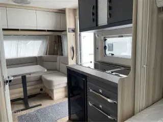 2024 - Hobby De Luxe 460 LU   Lækker enkelsengsvogn og rundsidegruppe fra Hinshøj Caravan