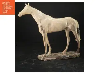 Figur af hest (str. 30x37 cm)