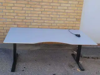 2 stk. Linak hæve/sænkebord 