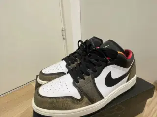 Air Jordan 1 Low SE Yellow Wear-Away