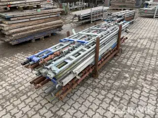 Assorteret stillads udstyr