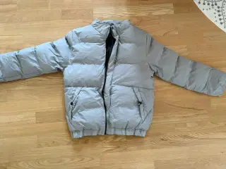 Helt ny grå vinterjakke. Ca str 164 cm