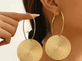 * Elegante cirkulære øreringe