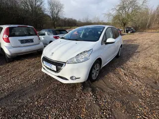 Peugeot 208 1,2 VTi Allure Sky