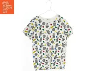 T-shirt med LEGO Ninjago-motiv fra H&M (str. 140)