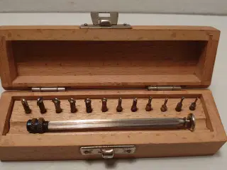 Urmagerværktøj:Bergeon 30006 med 12 forsænkere