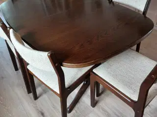 Spisebord med 2 plader og 6 stole