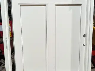 Hel ny facadedør højre ind